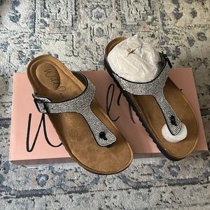 WILD PAIR Women’s Rhinestones T-Strap Sandles